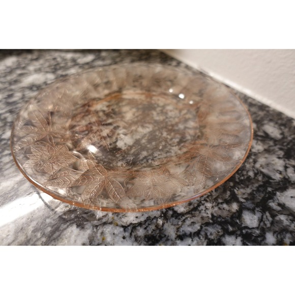 Vtg 1930s Jeanette pink depression glass plate 9in round with embossed palm - Picture 2 of 4